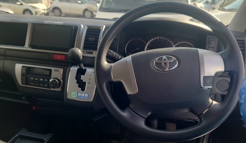 Toyota Hiace full
